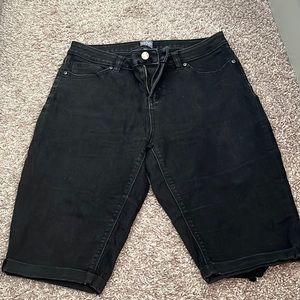 New York & Company Soho Black 11in Jean Shorts
